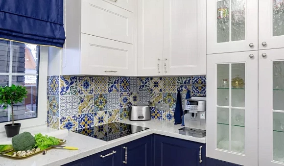 Синий цвет в интерьере кухни: 25 модных сочетаний с другими оттенками